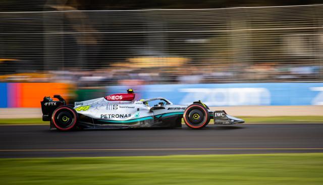 开云线上入口-规则改革让梅赛德斯遇困境 汉密尔顿重演2009惨剧